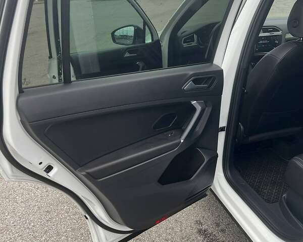 Белый Фольксваген Тигуан, объемом двигателя 1.98 л и пробегом 133 тыс. км за 22500 $, фото 22 на Automoto.ua