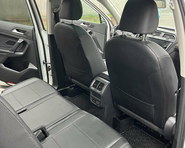 Белый Фольксваген Тигуан, объемом двигателя 2 л и пробегом 119 тыс. км за 20000 $, фото 10 на Automoto.ua