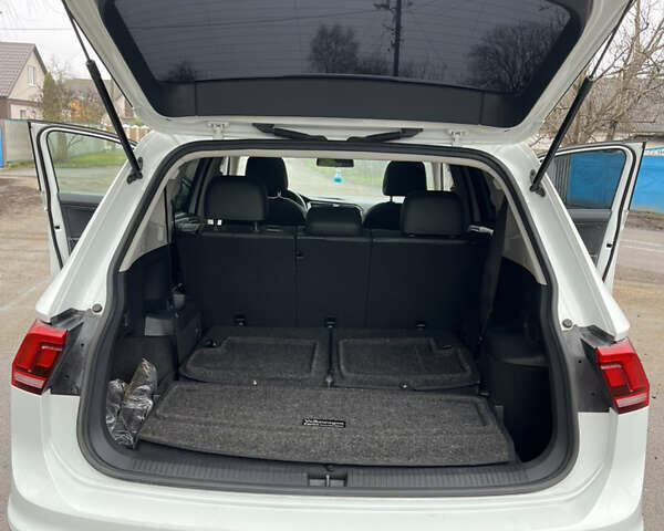 Белый Фольксваген Тигуан, объемом двигателя 2 л и пробегом 119 тыс. км за 20000 $, фото 12 на Automoto.ua