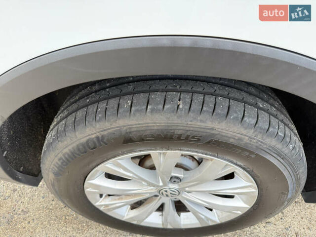 Белый Фольксваген Тигуан, объемом двигателя 1.98 л и пробегом 94 тыс. км за 17500 $, фото 28 на Automoto.ua