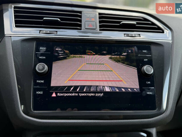 Білий Фольксваген Тігуан, об'ємом двигуна 2 л та пробігом 110 тис. км за 25999 $, фото 38 на Automoto.ua