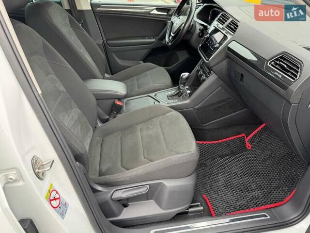 Белый Фольксваген Тигуан, объемом двигателя 1.98 л и пробегом 204 тыс. км за 23000 $, фото 36 на Automoto.ua