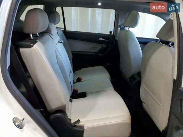 Белый Фольксваген Тигуан, объемом двигателя 2 л и пробегом 150 тыс. км за 4100 $, фото 10 на Automoto.ua