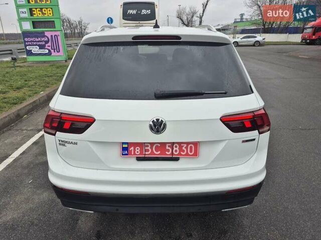 Білий Фольксваген Тігуан, об'ємом двигуна 2 л та пробігом 99 тис. км за 17900 $, фото 5 на Automoto.ua