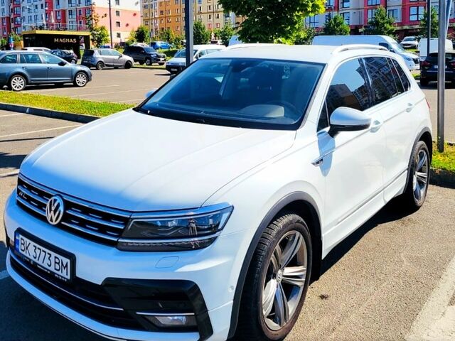 Белый Фольксваген Тигуан, объемом двигателя 2 л и пробегом 204 тыс. км за 27999 $, фото 2 на Automoto.ua