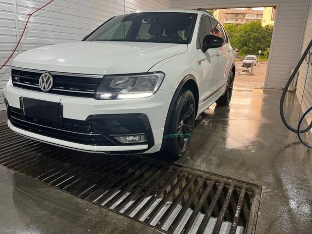 Белый Фольксваген Тигуан, объемом двигателя 2 л и пробегом 145 тыс. км за 24000 $, фото 5 на Automoto.ua