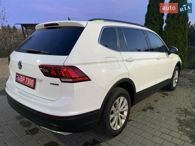 Белый Фольксваген Тигуан, объемом двигателя 1.98 л и пробегом 179 тыс. км за 17700 $, фото 2 на Automoto.ua
