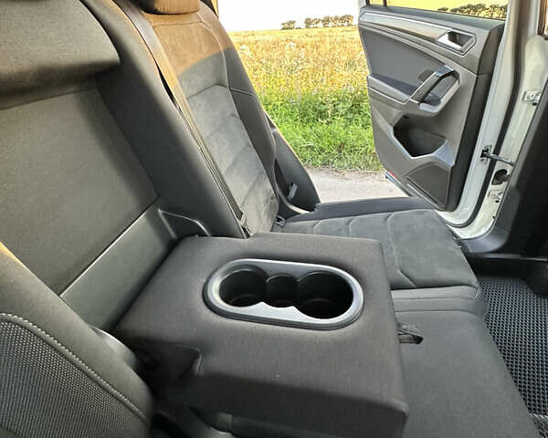 Белый Фольксваген Тигуан, объемом двигателя 2 л и пробегом 198 тыс. км за 41500 $, фото 28 на Automoto.ua