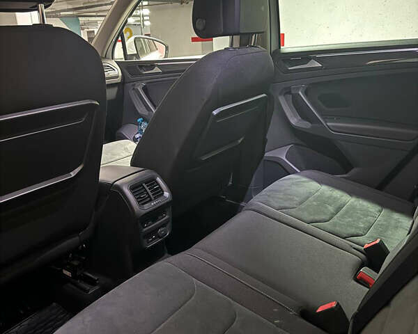 Белый Фольксваген Тигуан, объемом двигателя 2 л и пробегом 70 тыс. км за 31902 $, фото 7 на Automoto.ua