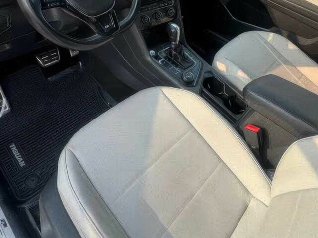 Белый Фольксваген Тигуан, объемом двигателя 2 л и пробегом 48 тыс. км за 5600 $, фото 9 на Automoto.ua