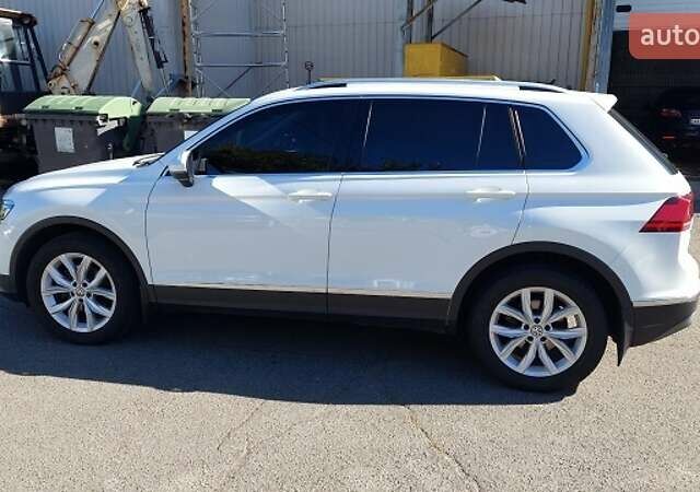 Белый Фольксваген Тигуан, объемом двигателя 1.98 л и пробегом 164 тыс. км за 21937 $, фото 1 на Automoto.ua