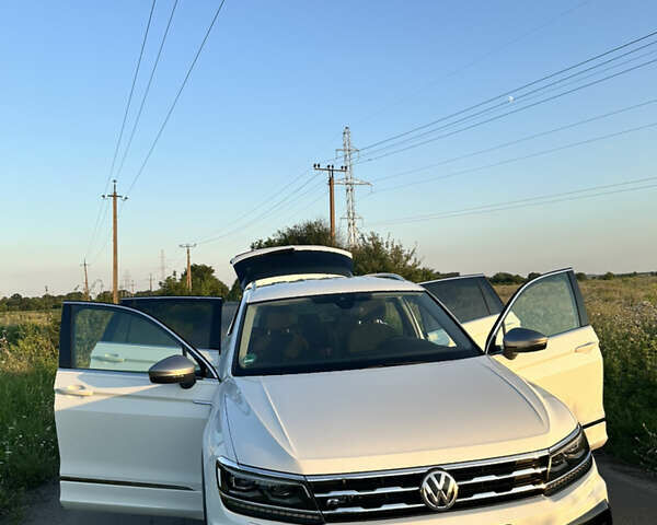 Белый Фольксваген Тигуан, объемом двигателя 2 л и пробегом 198 тыс. км за 41500 $, фото 7 на Automoto.ua