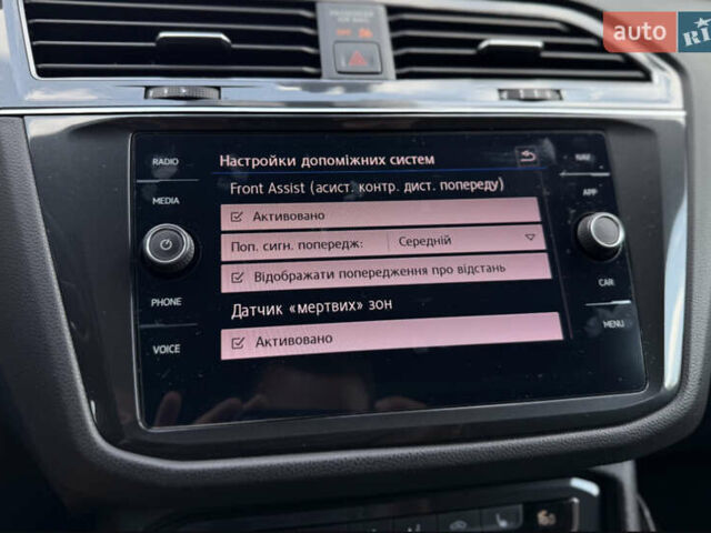 Білий Фольксваген Тігуан, об'ємом двигуна 2 л та пробігом 110 тис. км за 25999 $, фото 43 на Automoto.ua