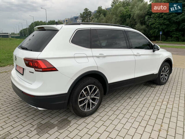 Белый Фольксваген Тигуан, объемом двигателя 2 л и пробегом 113 тыс. км за 21300 $, фото 2 на Automoto.ua