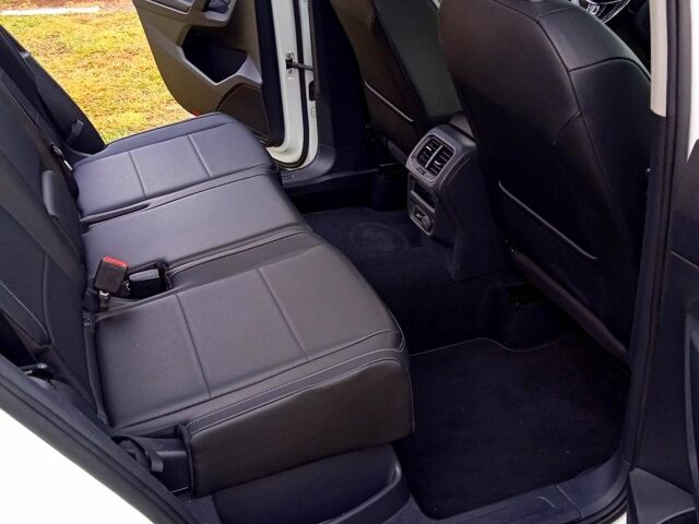 Білий Фольксваген Тігуан, об'ємом двигуна 2 л та пробігом 120 тис. км за 17000 $, фото 9 на Automoto.ua