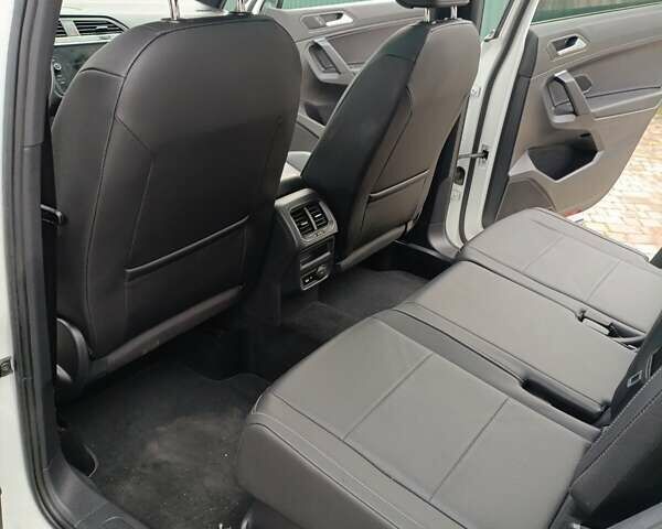 Белый Фольксваген Тигуан, объемом двигателя 1.98 л и пробегом 120 тыс. км за 25000 $, фото 20 на Automoto.ua