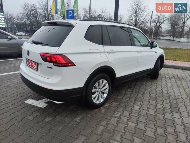 Белый Фольксваген Тигуан, объемом двигателя 1.97 л и пробегом 270 тыс. км за 14899 $, фото 4 на Automoto.ua