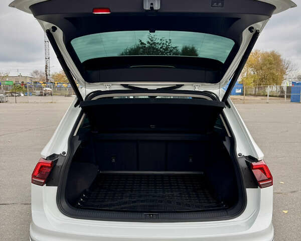 Белый Фольксваген Тигуан, объемом двигателя 1.98 л и пробегом 54 тыс. км за 31500 $, фото 24 на Automoto.ua