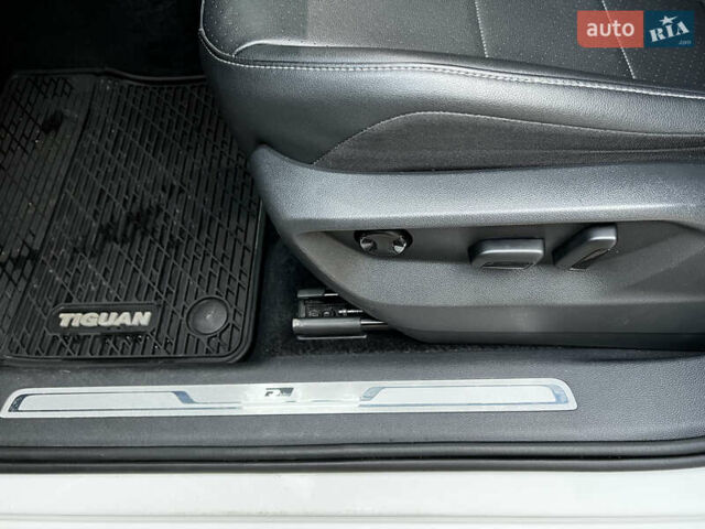 Белый Фольксваген Тигуан, объемом двигателя 1.98 л и пробегом 55 тыс. км за 27999 $, фото 79 на Automoto.ua