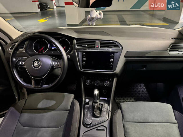 Белый Фольксваген Тигуан, объемом двигателя 2 л и пробегом 70 тыс. км за 31902 $, фото 5 на Automoto.ua