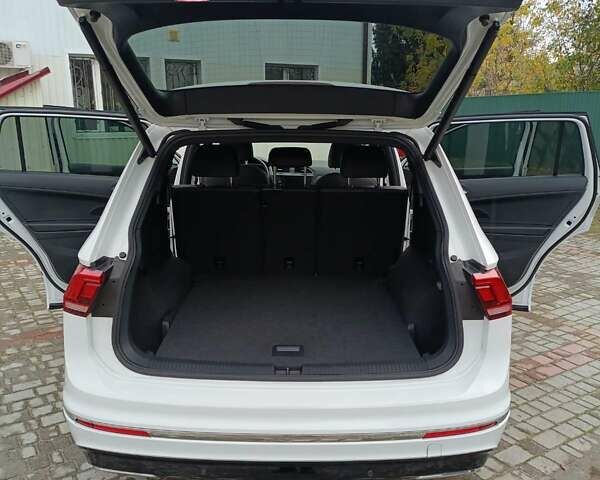 Белый Фольксваген Тигуан, объемом двигателя 1.98 л и пробегом 120 тыс. км за 25000 $, фото 12 на Automoto.ua