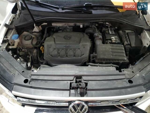 Белый Фольксваген Тигуан, объемом двигателя 1.98 л и пробегом 85 тыс. км за 3000 $, фото 11 на Automoto.ua