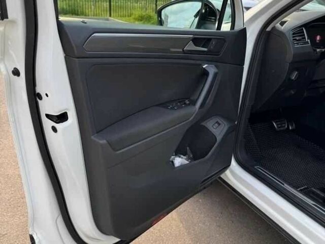 Белый Фольксваген Тигуан, объемом двигателя 2 л и пробегом 99 тыс. км за 17500 $, фото 11 на Automoto.ua