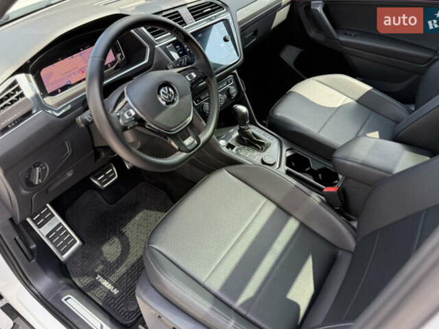 Білий Фольксваген Тігуан, об'ємом двигуна 2 л та пробігом 110 тис. км за 25999 $, фото 29 на Automoto.ua