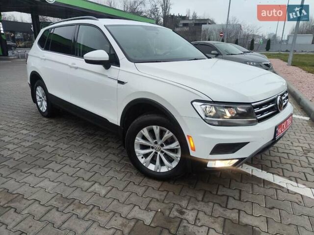 Белый Фольксваген Тигуан, объемом двигателя 1.97 л и пробегом 270 тыс. км за 14899 $, фото 1 на Automoto.ua