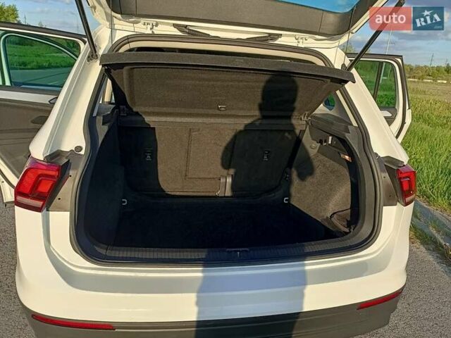 Белый Фольксваген Тигуан, объемом двигателя 2 л и пробегом 205 тыс. км за 24900 $, фото 3 на Automoto.ua