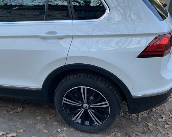 Белый Фольксваген Тигуан, объемом двигателя 1.97 л и пробегом 254 тыс. км за 24900 $, фото 6 на Automoto.ua