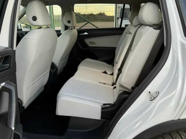 Білий Фольксваген Тігуан, об'ємом двигуна 2 л та пробігом 70 тис. км за 14000 $, фото 13 на Automoto.ua