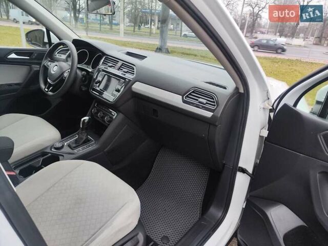 Белый Фольксваген Тигуан, объемом двигателя 1.97 л и пробегом 270 тыс. км за 14899 $, фото 9 на Automoto.ua