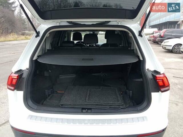 Белый Фольксваген Тигуан, объемом двигателя 1.97 л и пробегом 105 тыс. км за 18200 $, фото 17 на Automoto.ua