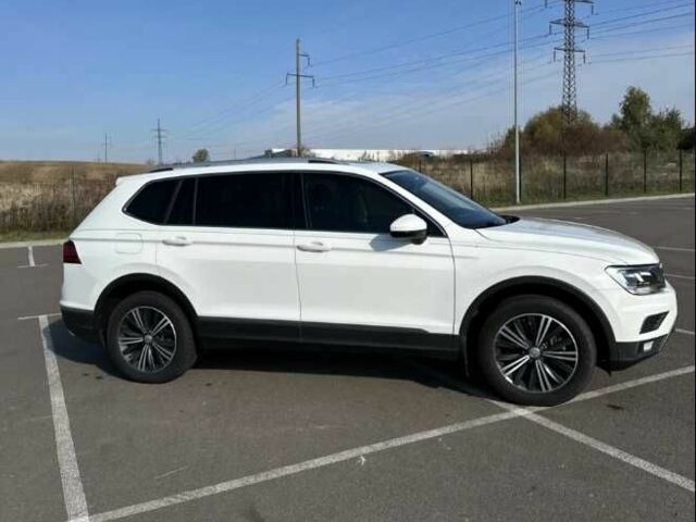 Белый Фольксваген Тигуан, объемом двигателя 2 л и пробегом 63 тыс. км за 17100 $, фото 4 на Automoto.ua