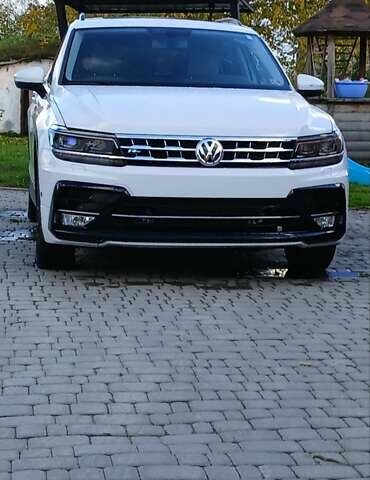 Белый Фольксваген Тигуан, объемом двигателя 2 л и пробегом 105 тыс. км за 19500 $, фото 6 на Automoto.ua