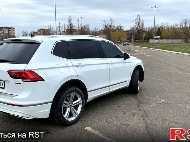 Білий Фольксваген Тігуан, об'ємом двигуна 2 л та пробігом 132 тис. км за 20000 $, фото 3 на Automoto.ua