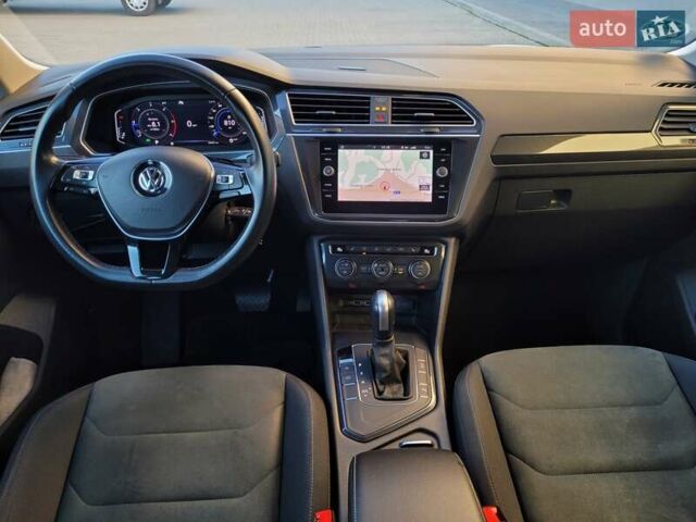 Белый Фольксваген Тигуан, объемом двигателя 2 л и пробегом 180 тыс. км за 24500 $, фото 11 на Automoto.ua
