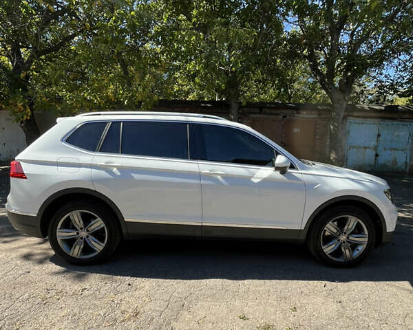 Белый Фольксваген Тигуан, объемом двигателя 1.98 л и пробегом 135 тыс. км за 24800 $, фото 2 на Automoto.ua