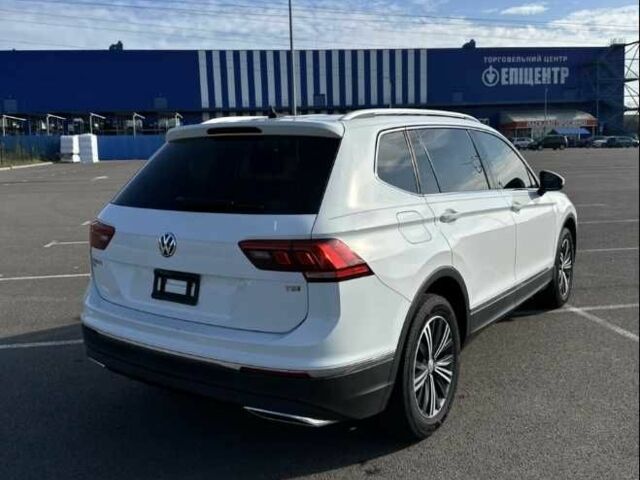 Белый Фольксваген Тигуан, объемом двигателя 2 л и пробегом 63 тыс. км за 17100 $, фото 3 на Automoto.ua