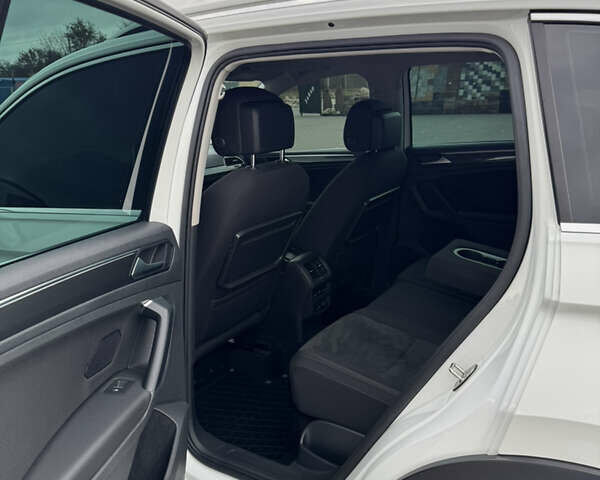 Белый Фольксваген Тигуан, объемом двигателя 1.98 л и пробегом 54 тыс. км за 31500 $, фото 33 на Automoto.ua