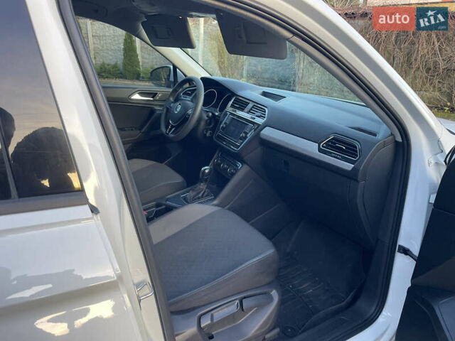 Білий Фольксваген Тігуан, об'ємом двигуна 2 л та пробігом 100 тис. км за 16300 $, фото 13 на Automoto.ua