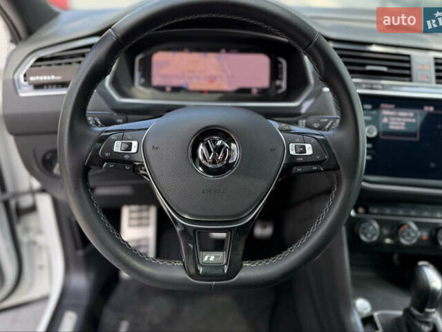 Білий Фольксваген Тігуан, об'ємом двигуна 2 л та пробігом 110 тис. км за 25999 $, фото 30 на Automoto.ua