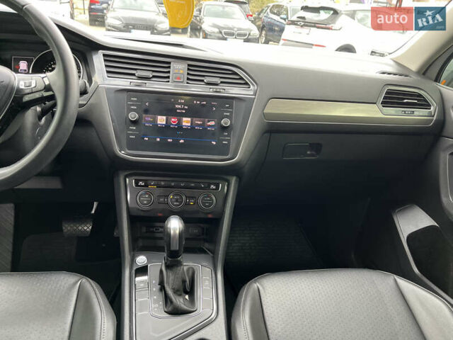 Білий Фольксваген Тігуан, об'ємом двигуна 2 л та пробігом 137 тис. км за 19350 $, фото 15 на Automoto.ua