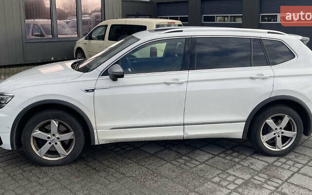 Белый Фольксваген Тигуан, объемом двигателя 1.98 л и пробегом 234 тыс. км за 32500 $, фото 3 на Automoto.ua
