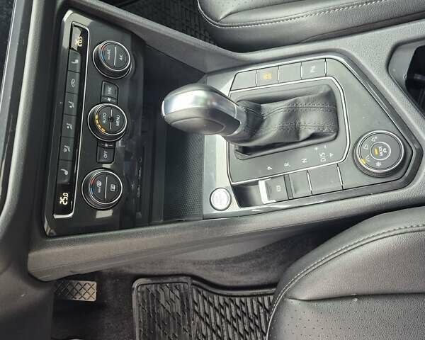 Білий Фольксваген Тігуан, об'ємом двигуна 2 л та пробігом 99 тис. км за 17900 $, фото 19 на Automoto.ua