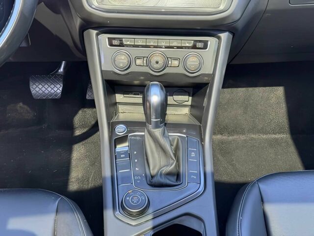 Белый Фольксваген Тигуан, объемом двигателя 2 л и пробегом 45 тыс. км за 8900 $, фото 11 на Automoto.ua