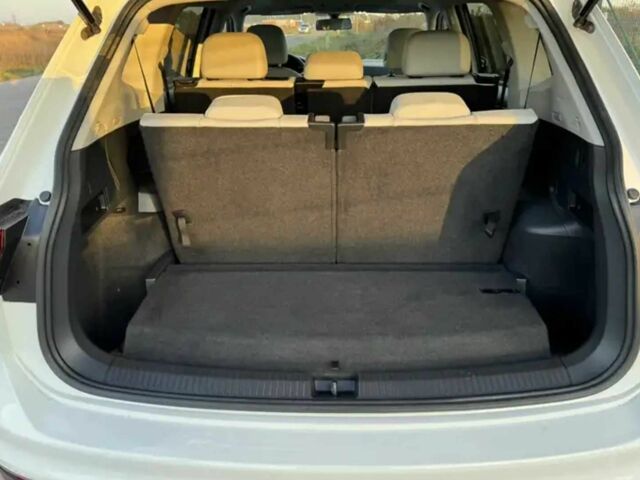 Білий Фольксваген Тігуан, об'ємом двигуна 2 л та пробігом 70 тис. км за 14000 $, фото 14 на Automoto.ua