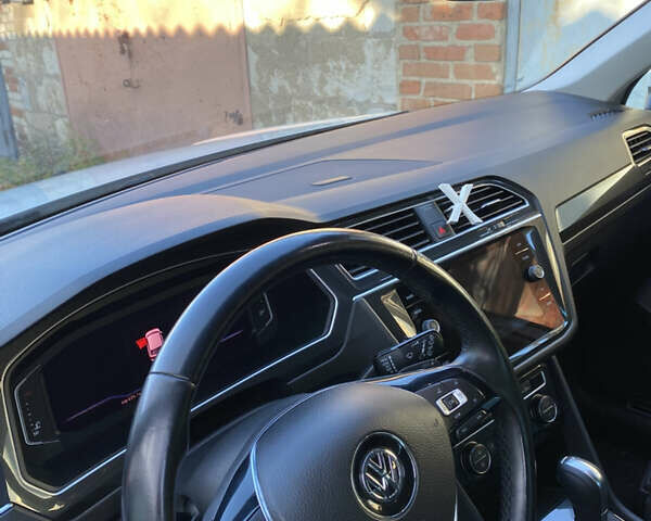 Белый Фольксваген Тигуан, объемом двигателя 1.97 л и пробегом 254 тыс. км за 24900 $, фото 1 на Automoto.ua