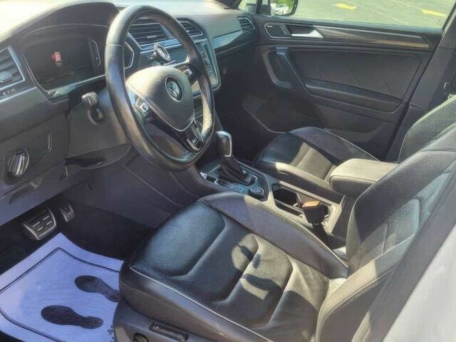 Білий Фольксваген Тігуан, об'ємом двигуна 2 л та пробігом 43 тис. км за 13000 $, фото 6 на Automoto.ua